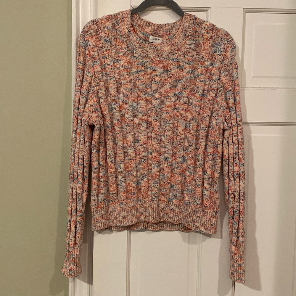Crew neck, knitted sweater.